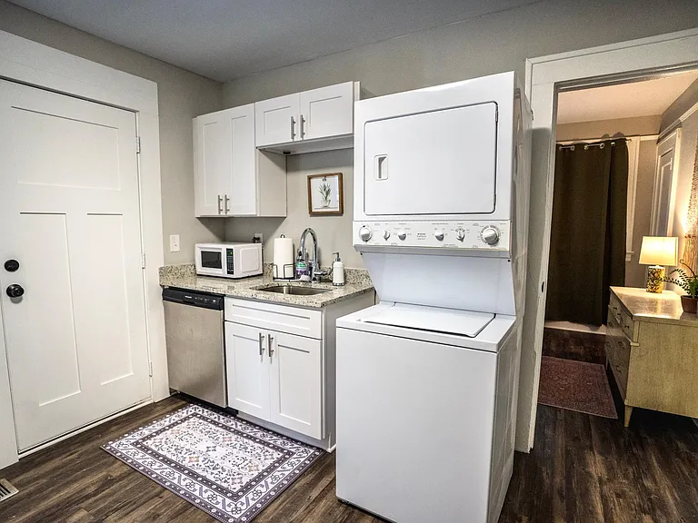 2337 Gilmore St #1 — Photo 5