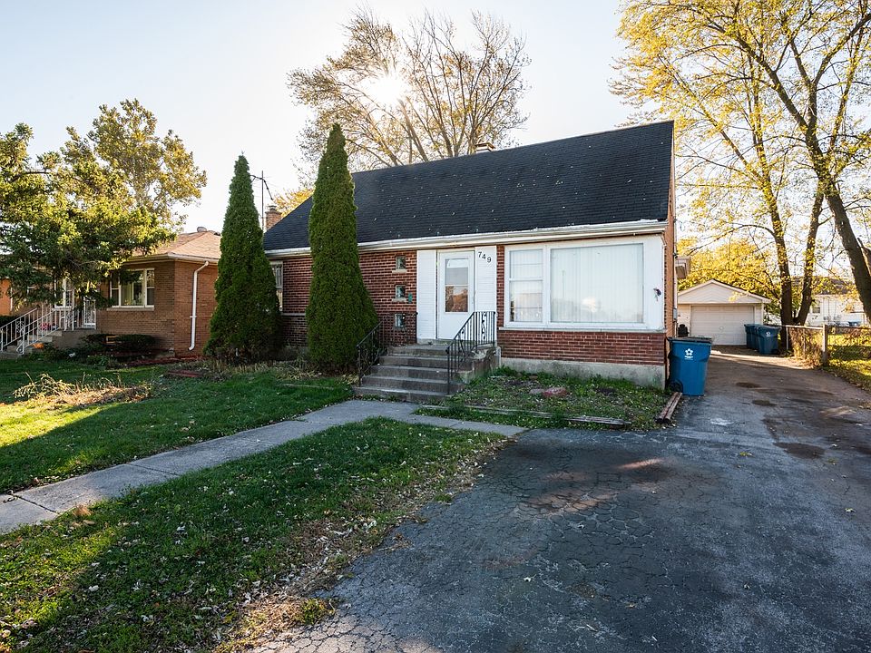 1st image of 749 E 154th Pl