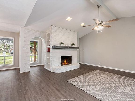 2nd image of 2902 Woodmeadow Dr