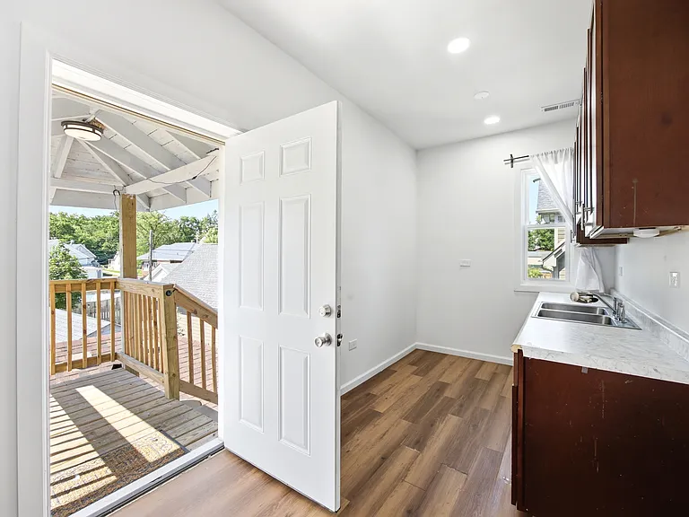 643 Villa St #TOP — Photo 11