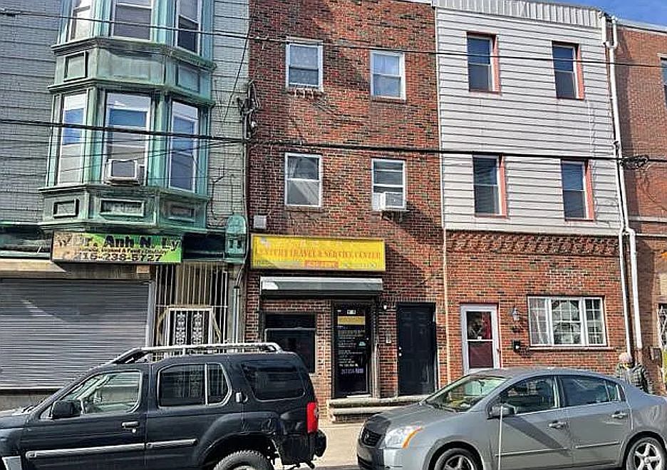 1st image of 904 S 8th St