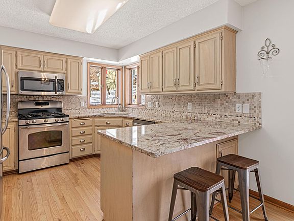 5th image of 19754 Irving St NW