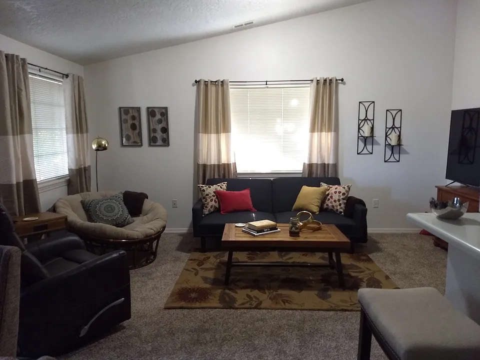 2225 S Stephen Ave #202