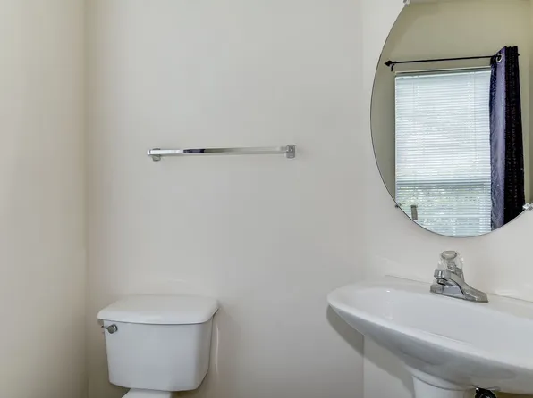 122 Elmcroft Blvd, Rockville, MD 20850