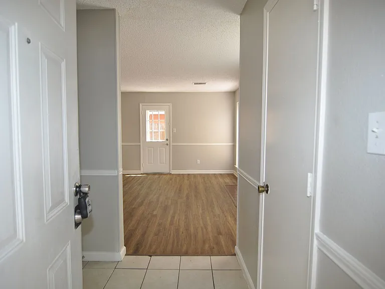 2612 San Sabastian Cir — Photo 2