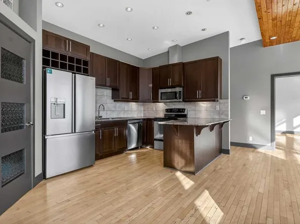 410 S 1st Ave NE #402, Calgary, AB T2E 0B4