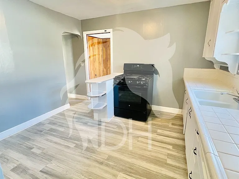 2302 E Elm Ave — Photo 4