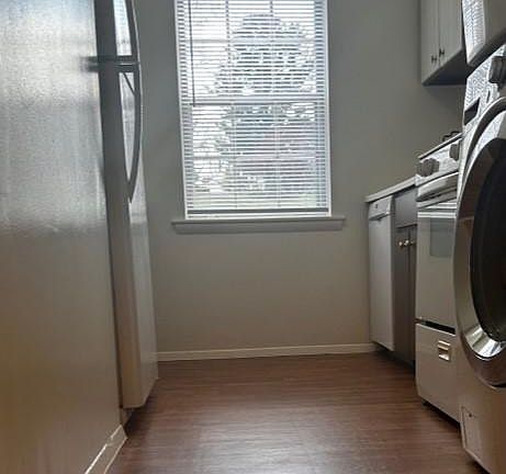 3rd image of 802 Old English Ct APT 2A