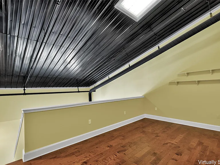 250 W Washington St #4 — Photo 13