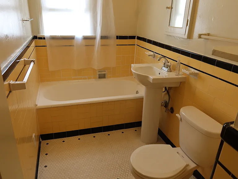 803 N Detroit St #7 — Photo 9