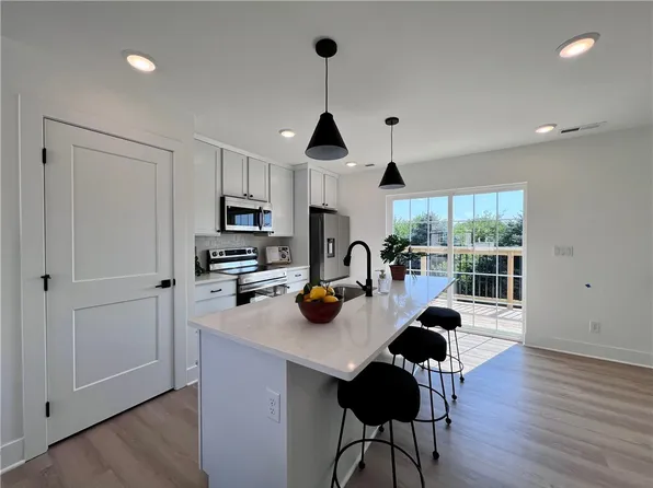 4449 154th St, Urbandale, IA 50323