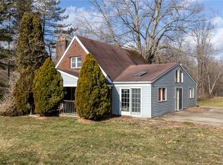 1111 Barkeyville Rd, Grove City, PA 16127