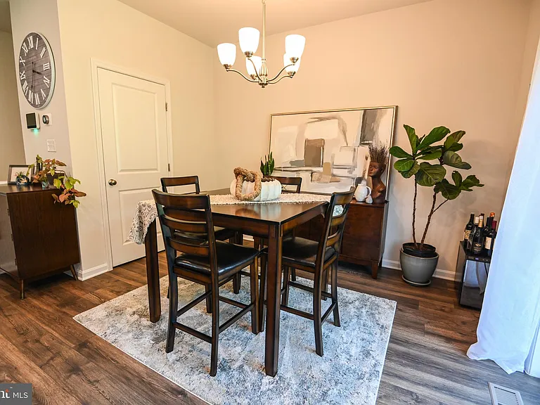 2047 Hinshaw Dr — Photo 28