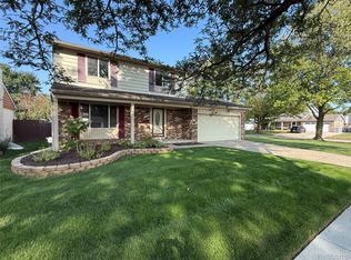 14469 Bassett St, Livonia, MI 48154