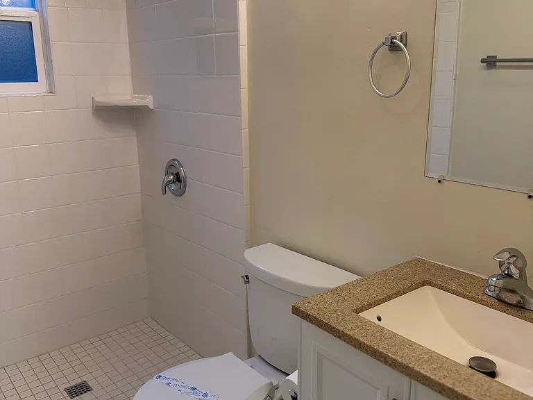 1276 Bond St — Photo 8