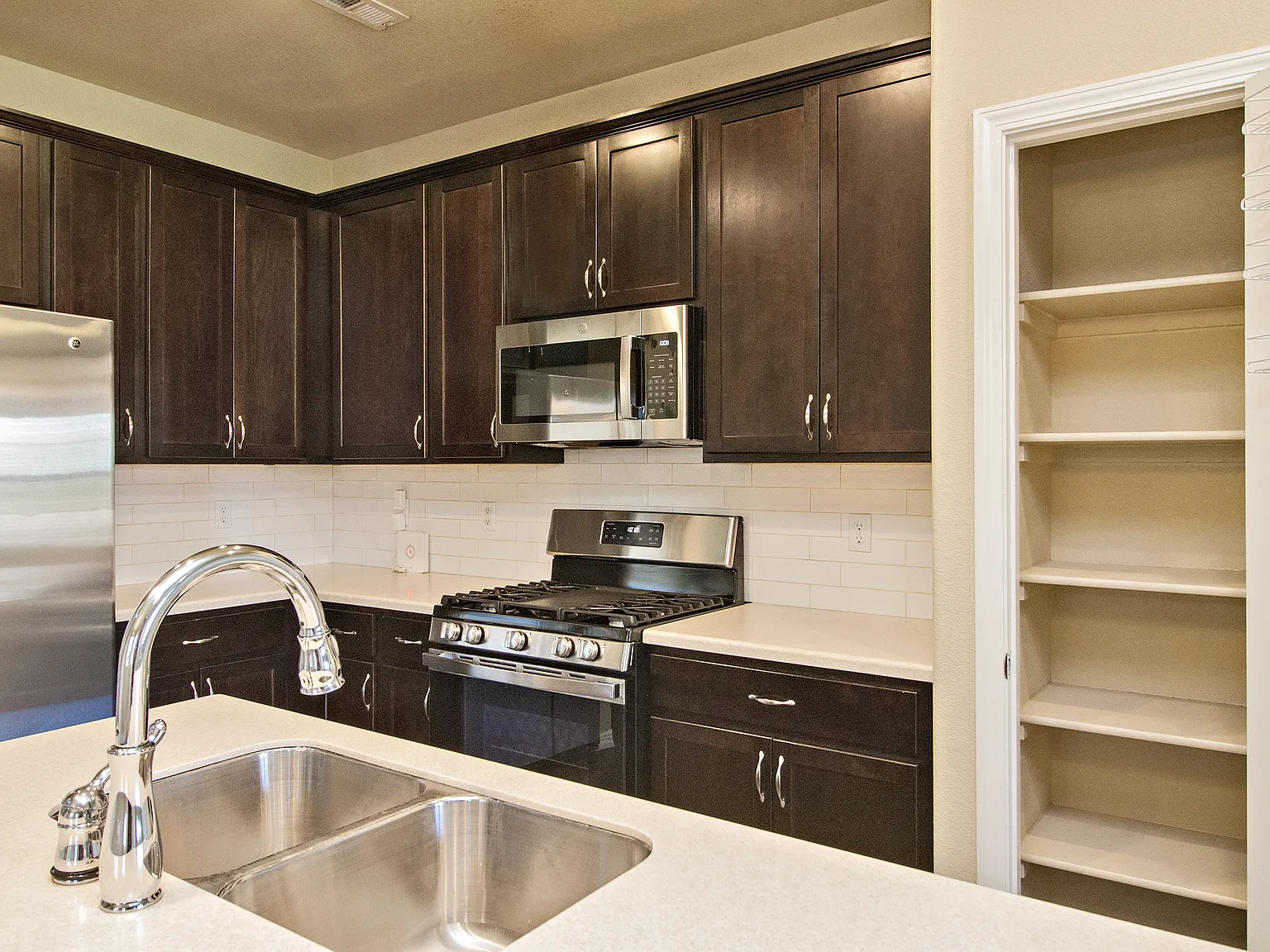 3 bed, 2.5 bath, 1484 sqft, $2,650 — Photo 4