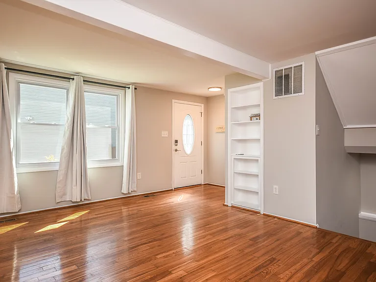 10231 Millstream Dr — Photo 4
