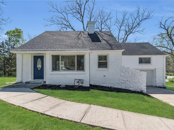 6518 NW Rock Garden Rd, Parkville, MO 64152