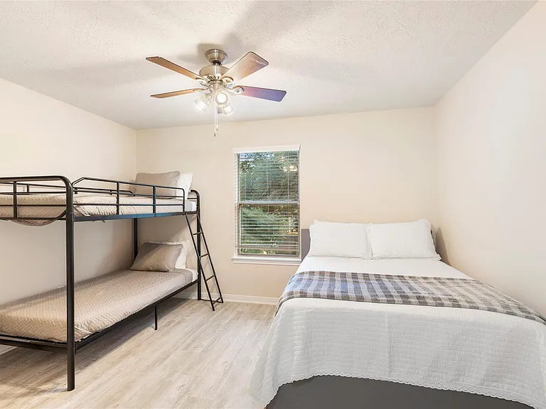 207 Foster St — Photo 13