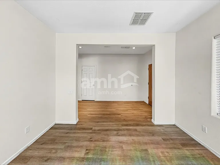 11621 W Lincoln St — Photo 8
