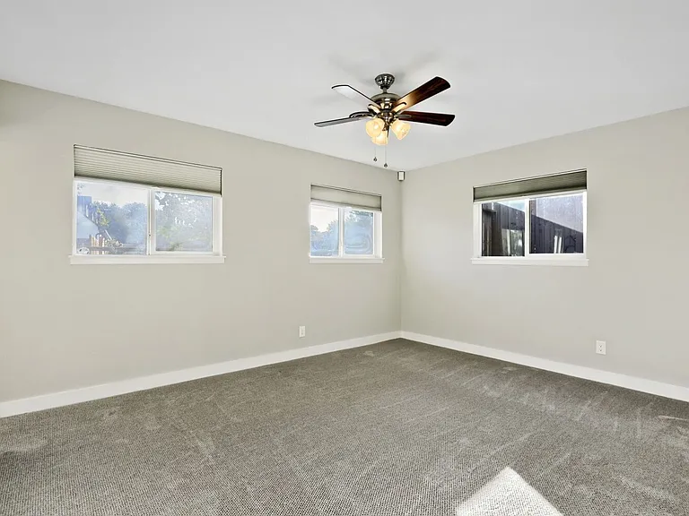 5716 Wellington Dr — Photo 12