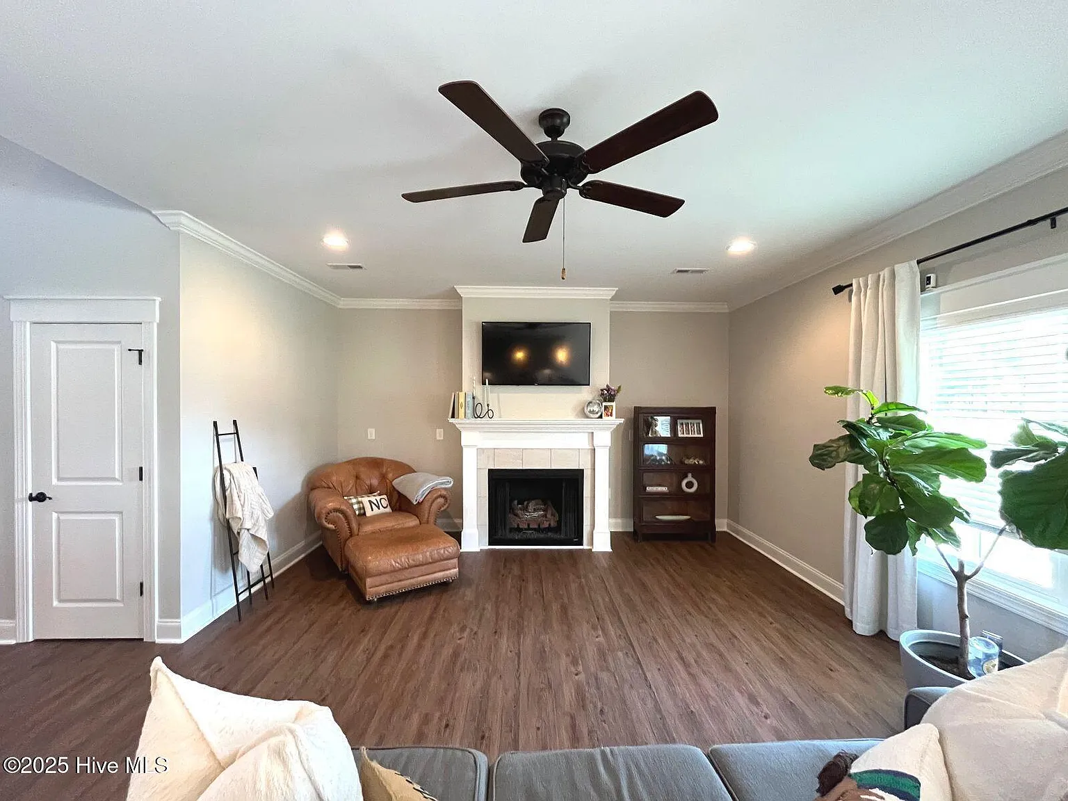 3 bed, 2.5 bath, 1877 sqft, $2,000 — Photo 4