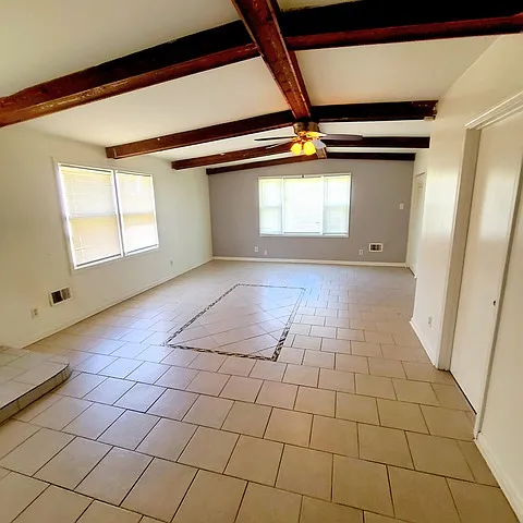 3 bed, 1300 sqft, $2,600 — Photo 2