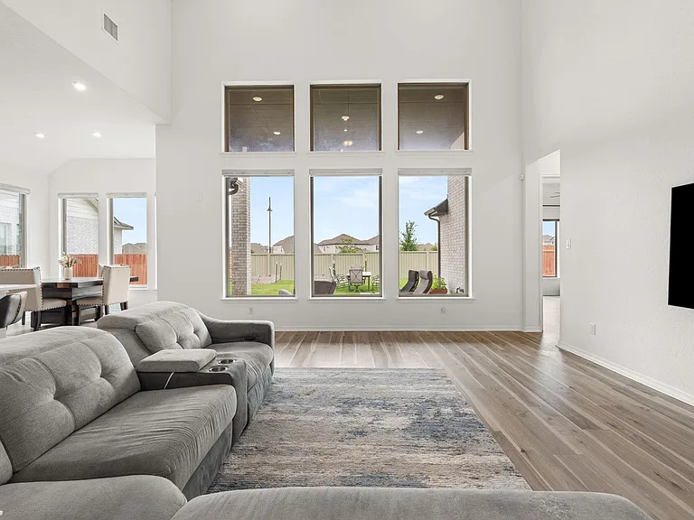 372 Hollister Dr — Photo 12