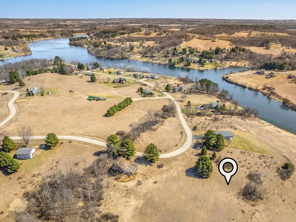 422 Summit Point Dr, La Valle, WI 53941