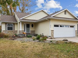 5911 Bethpage Cir SW, Cedar Rapids, IA 52404