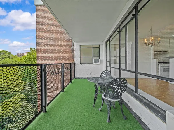 2727 Palisade Avenue image 14 of 22