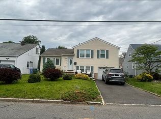 34 Robbinwood Ter, Linden, NJ 07036