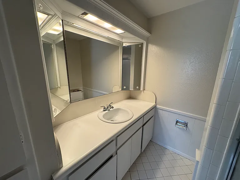 5705 W Wilshire Blvd — Photo 15