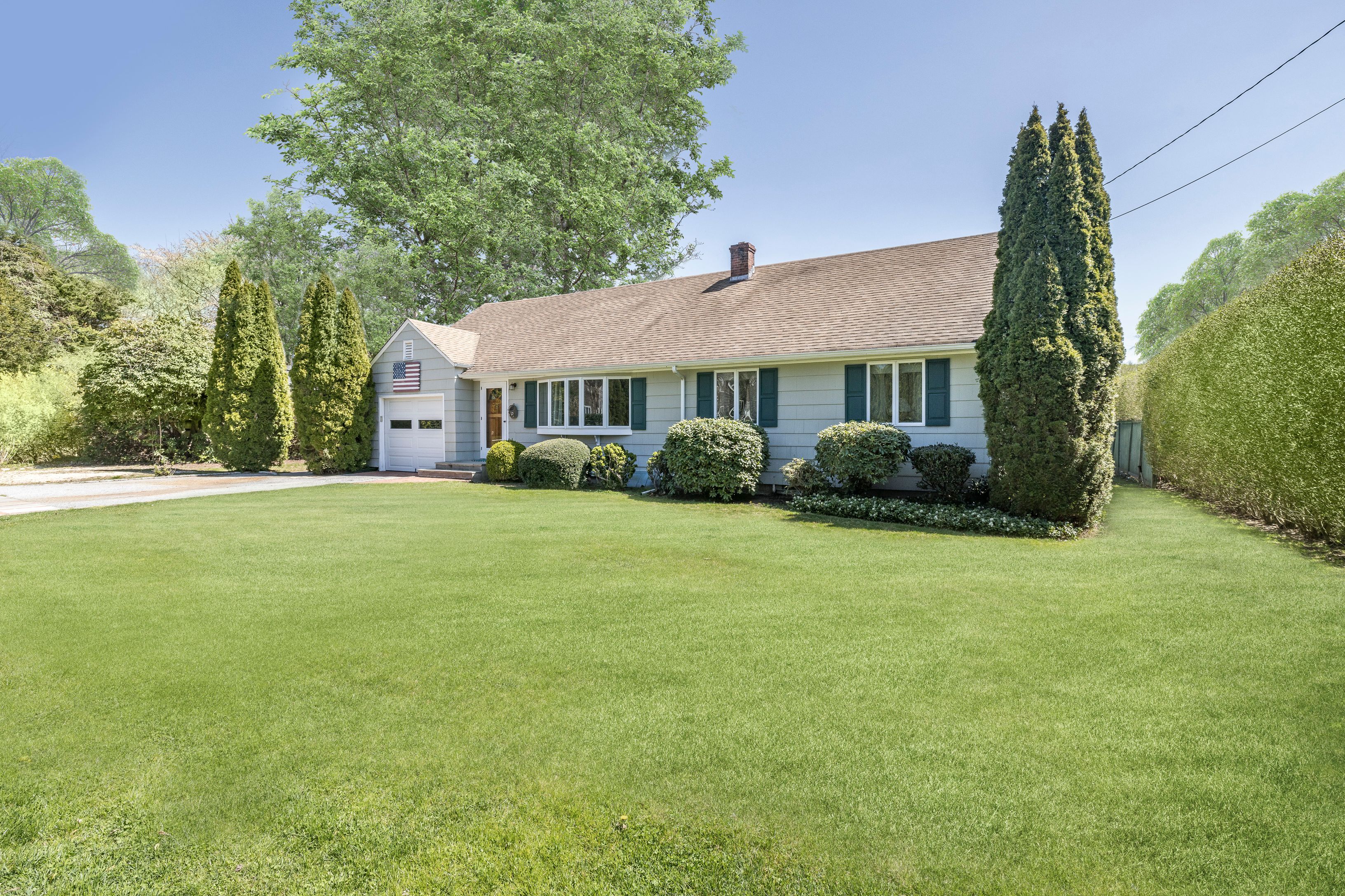 38 Conklin Ter, East Hampton, NY 11937 Out East