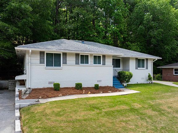 3rd image of 1529 Cresthill Rd