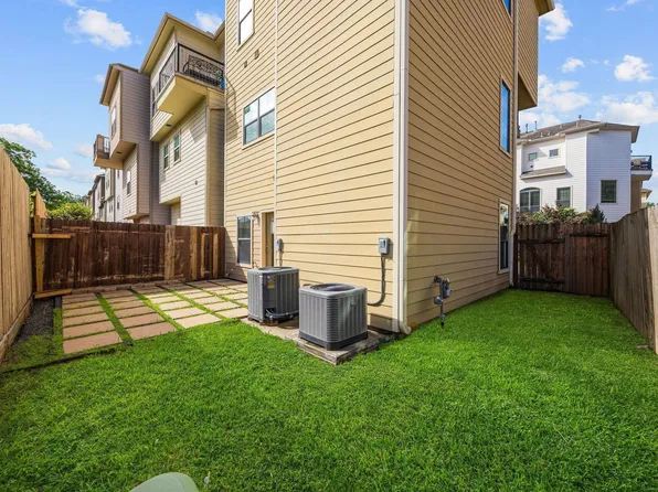 1146 Hempstead Villa Ln, Houston, TX 77008