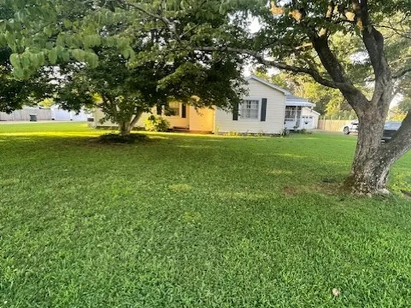 616 1st St, Lawrenceburg, TN 38464