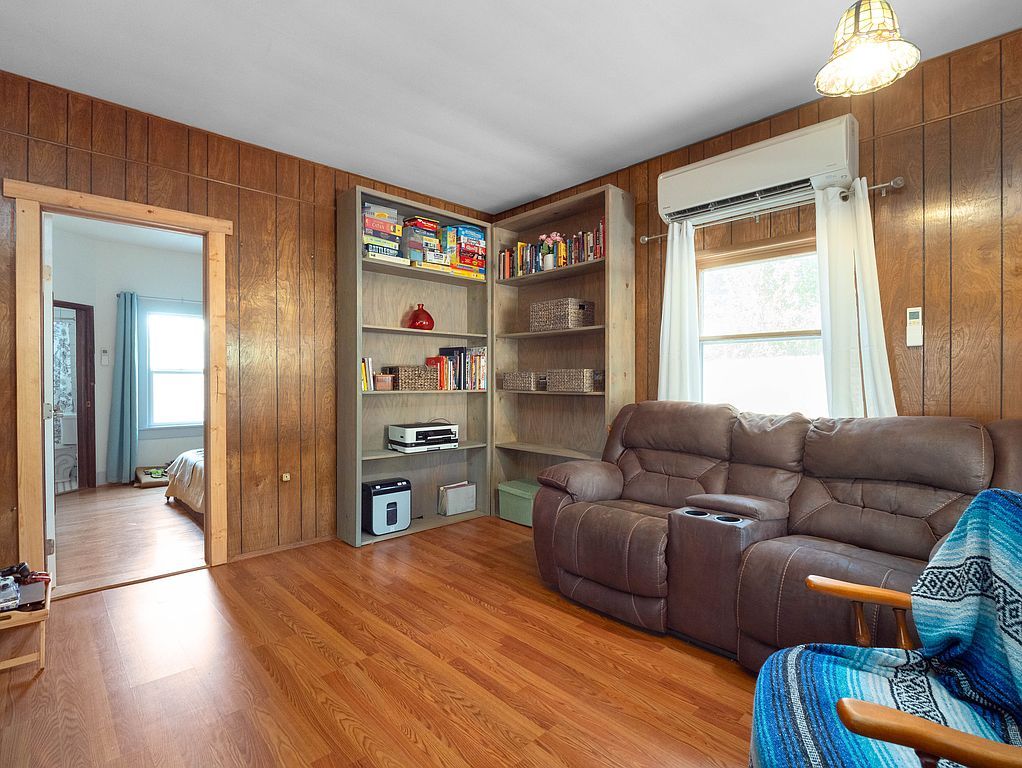 1432 NW Keasey St - Property Image
