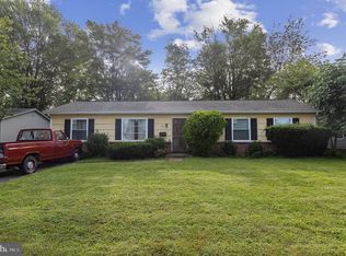 112 N Hickory Rd, Sterling, VA 20164