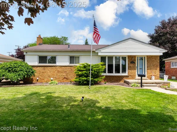 3730 N Longmeadow Rd, Trenton, MI 48183