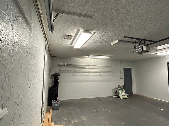5th image of 3827 Louis Cir