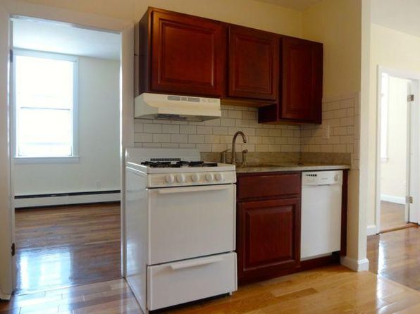 722 E 6th St APT 1R