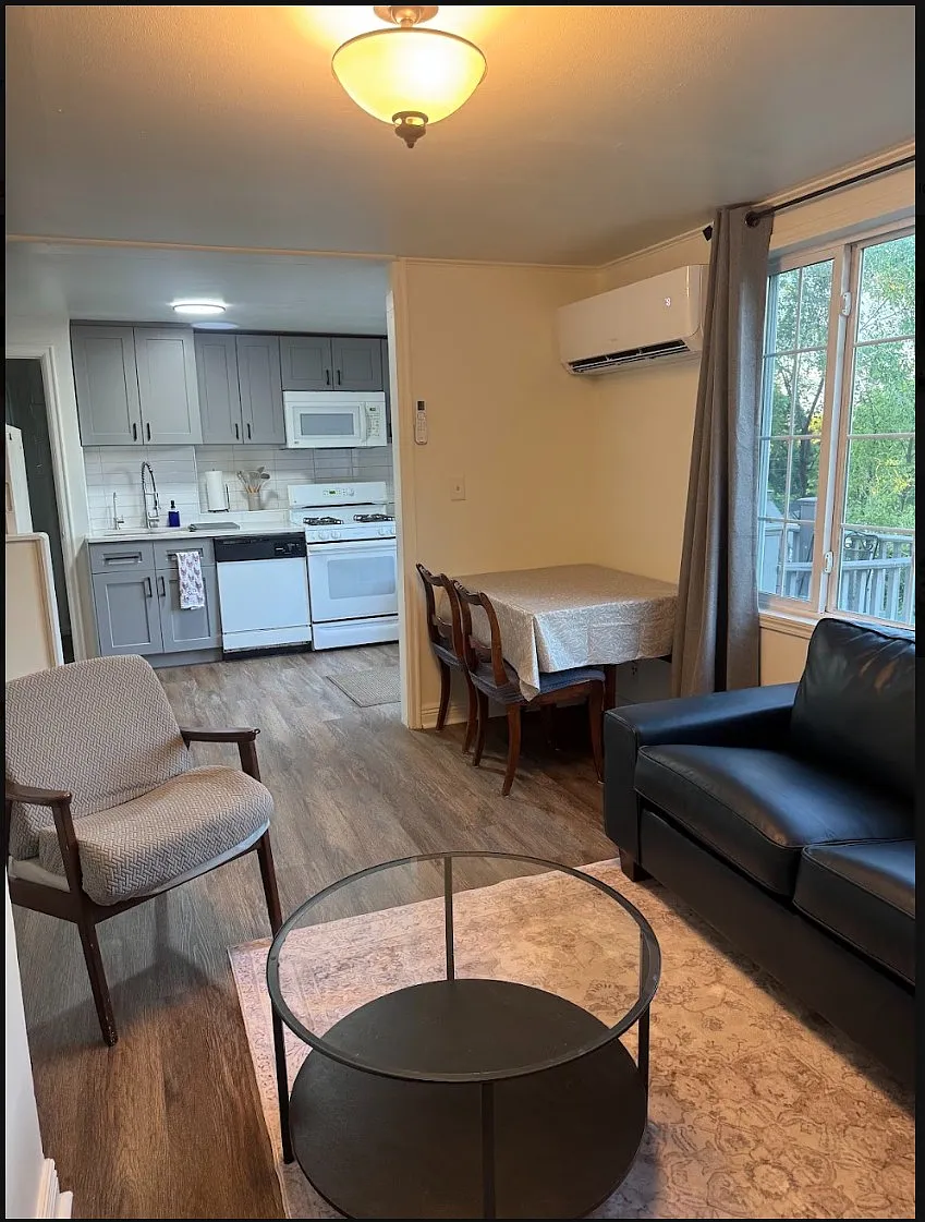 4209 Washington St NE — Photo 1