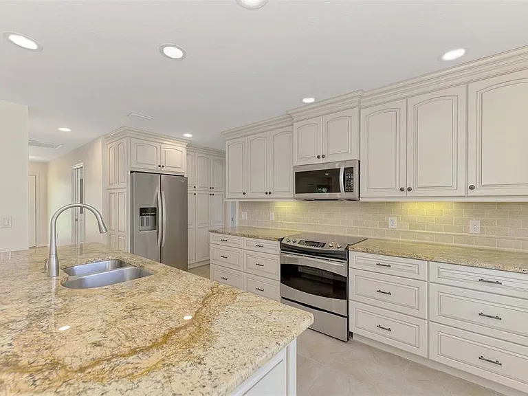 2340 Palmetto St — Photo 22