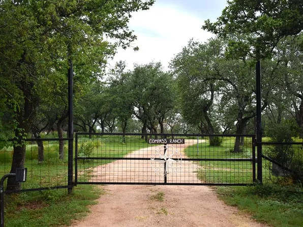 1703 N Us Highway 281, Johnson City, TX 78636