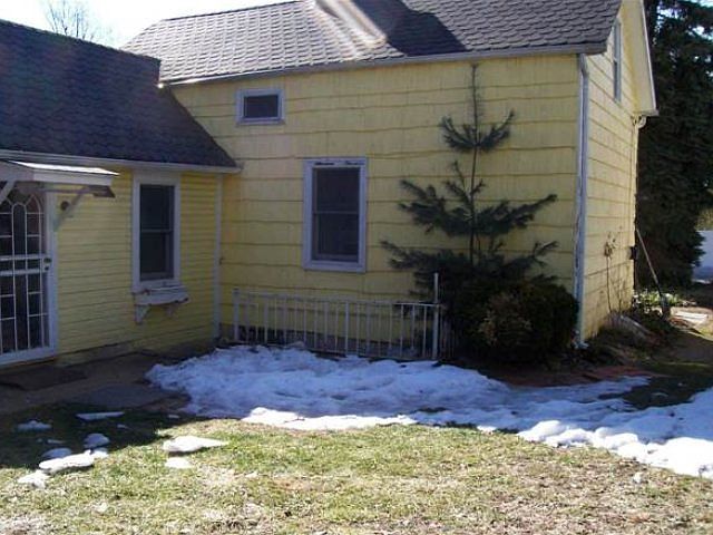 2nd image of 113 Davis St