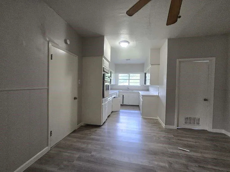 1824 Magnolia St — Photo 14
