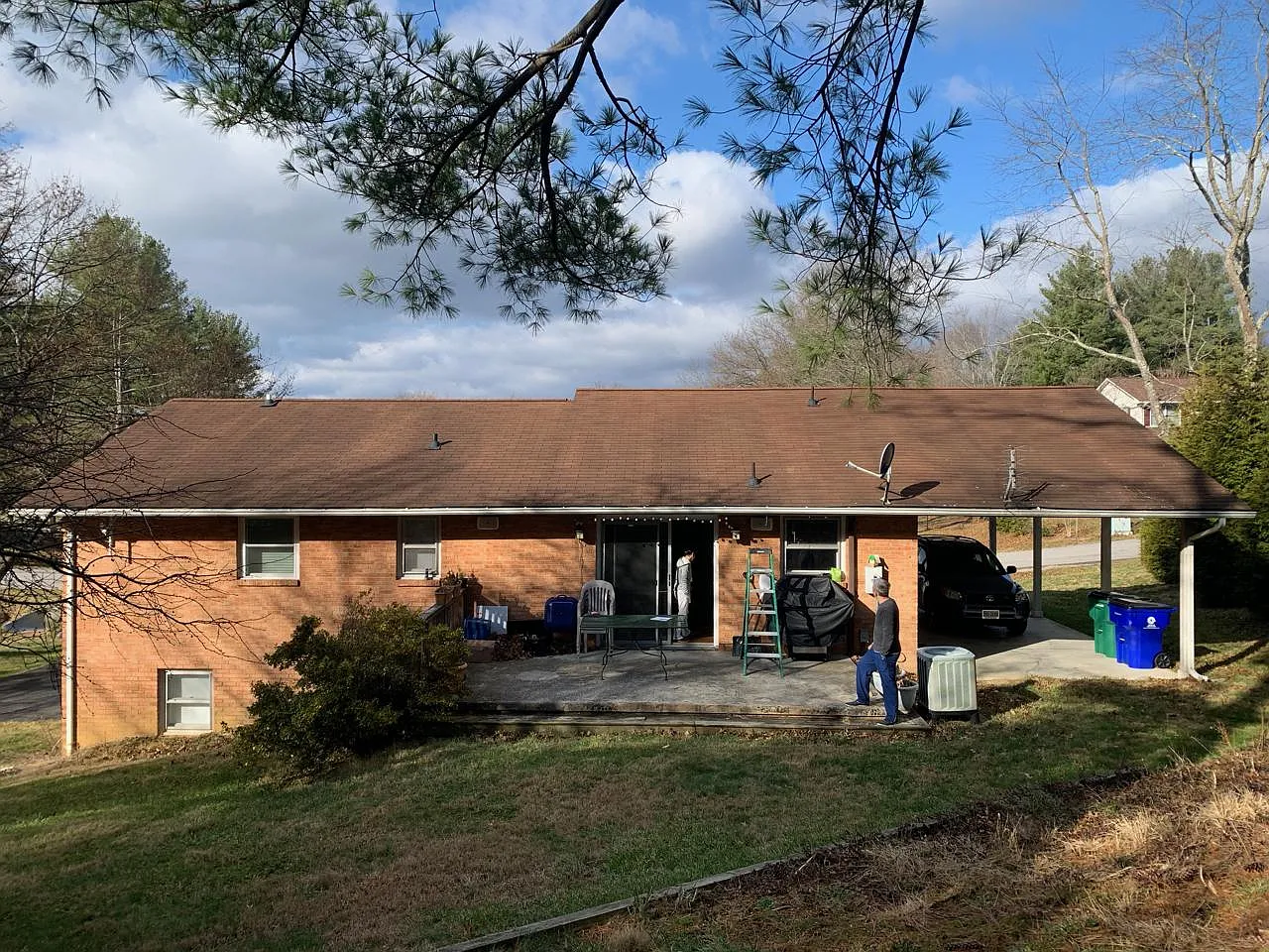 1904 Lindale Dr — Photo 4