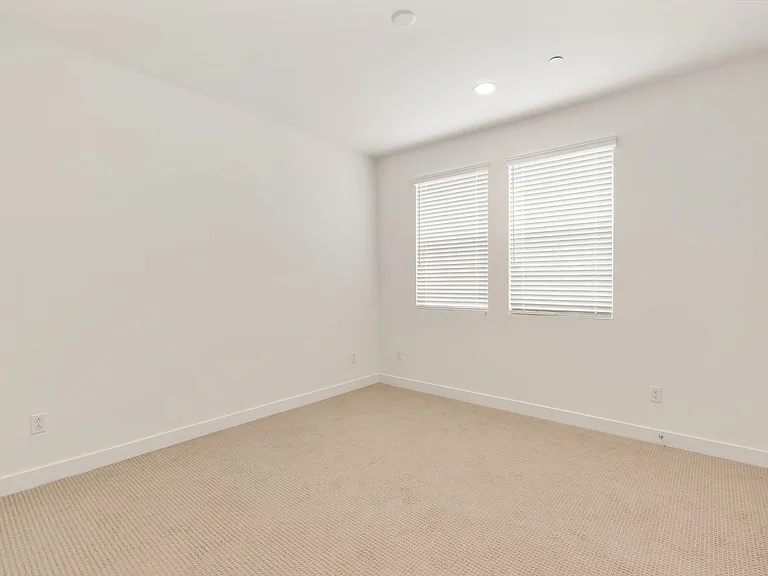 138 S Gardenia — Photo 12