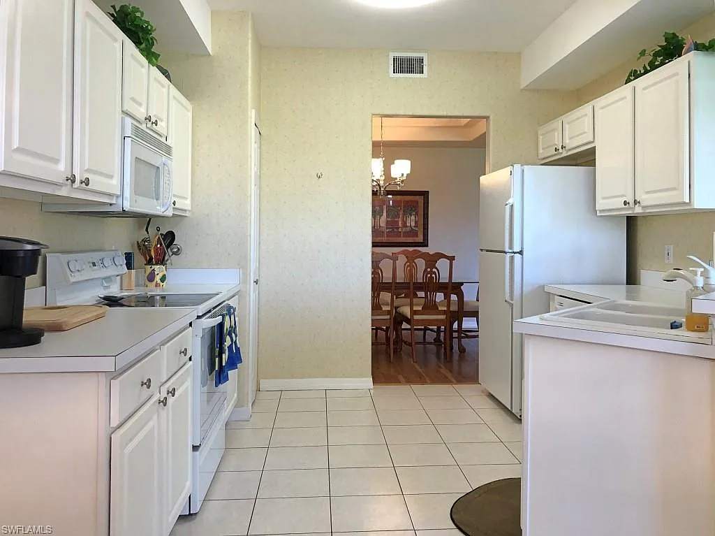 2 bed, 2.0 bath, 1560 sqft, $4,500 — Photo 3